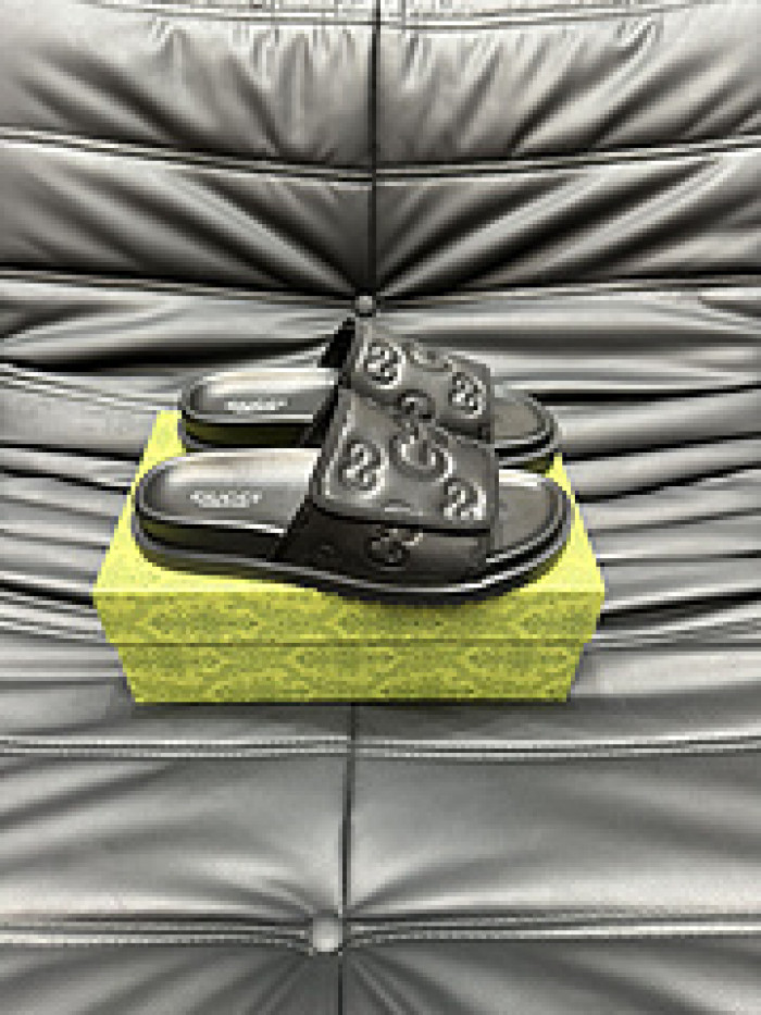 G DESIGNER SLIPPERS
