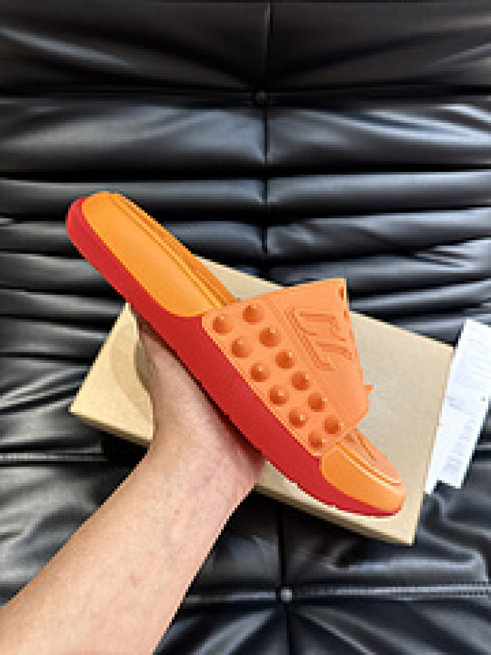 CL SLIPPERS