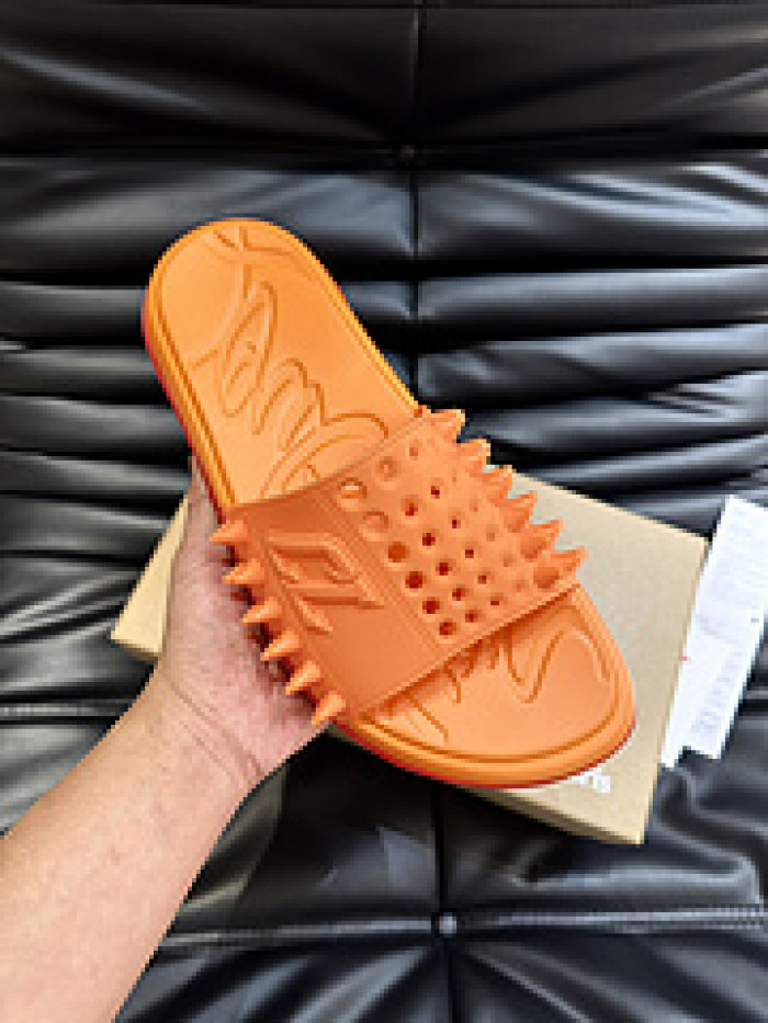 CL SLIPPERS