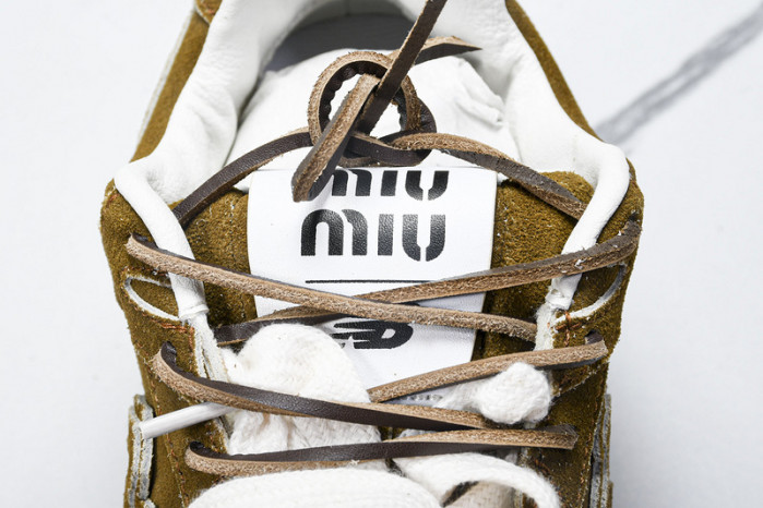 New Balance Mi­u