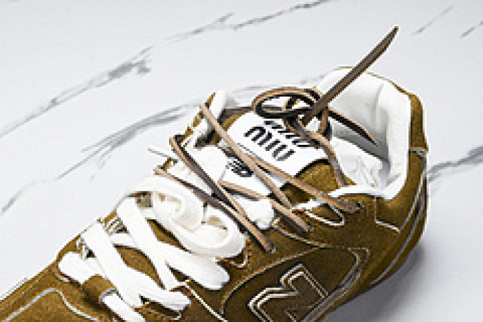 New Balance Mi­u