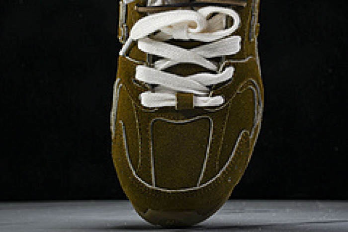 New Balance Mi­u