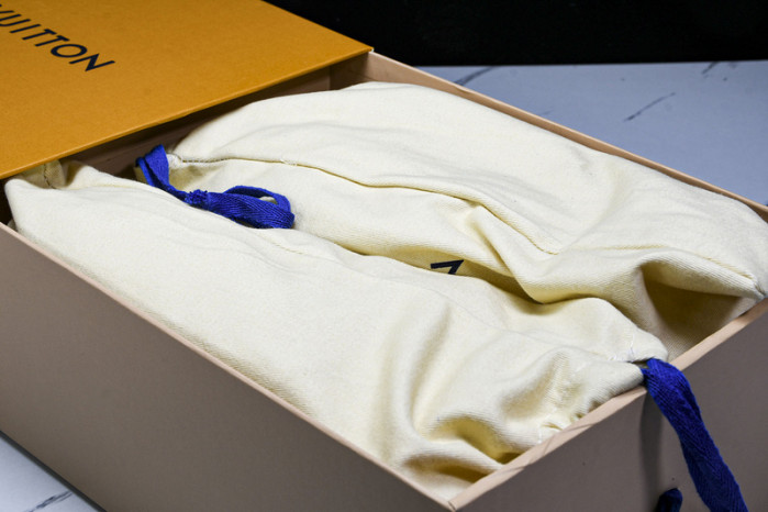 L&V SNEAKERS