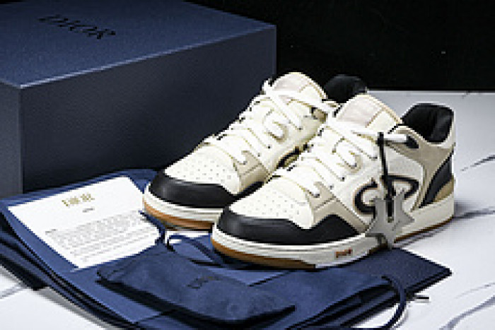 DI*O*R B57 PANKICK