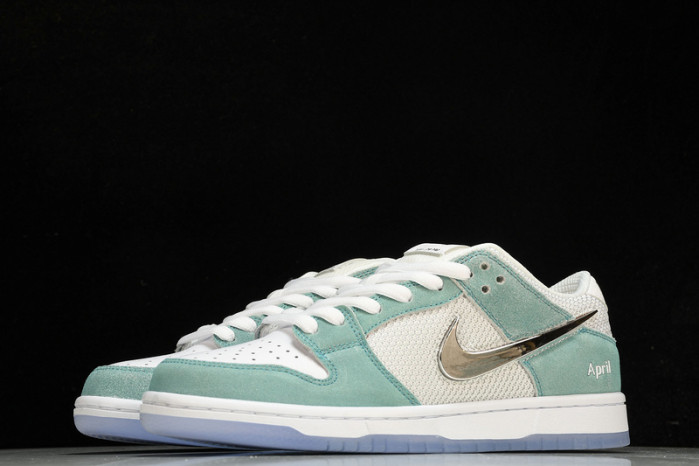 APRIL SKKATEBOARDS x NK SB Dunk Low FD2562-400