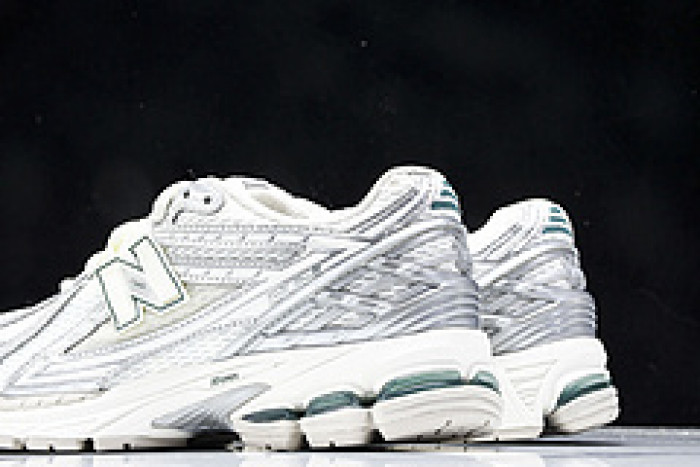 New Balance M1906REE