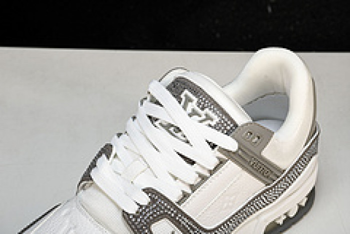 L&V SNEAKERS