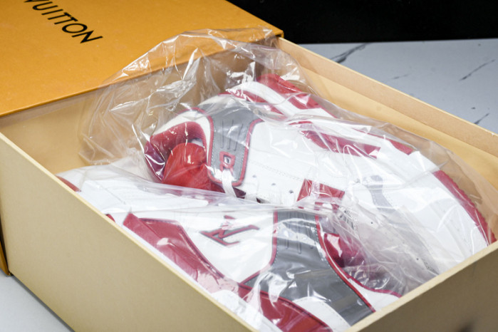 L&V SNEAKERS