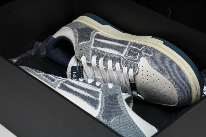 AM1R1 SNEAKERS