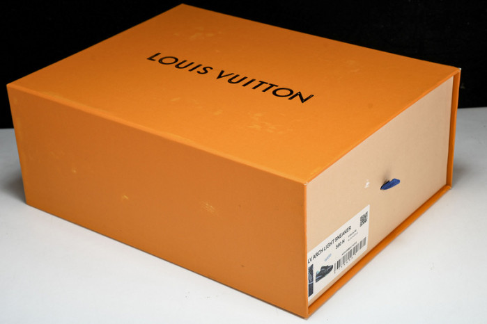 L&V SNEAKERS
