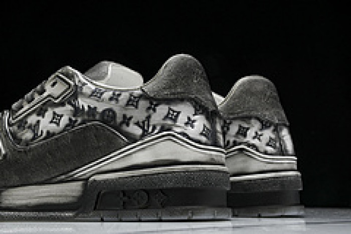 L&V SNEAKERS