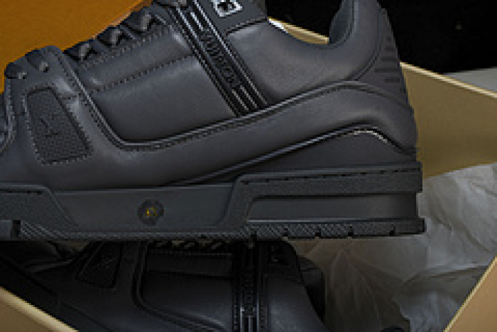 L&V SNEAKERS