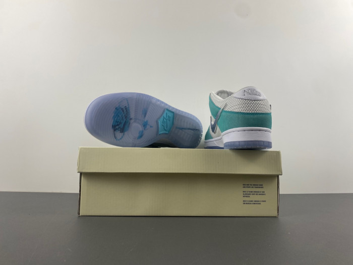 Dunk SDCAI*NIKE SB Low FD2562-400
