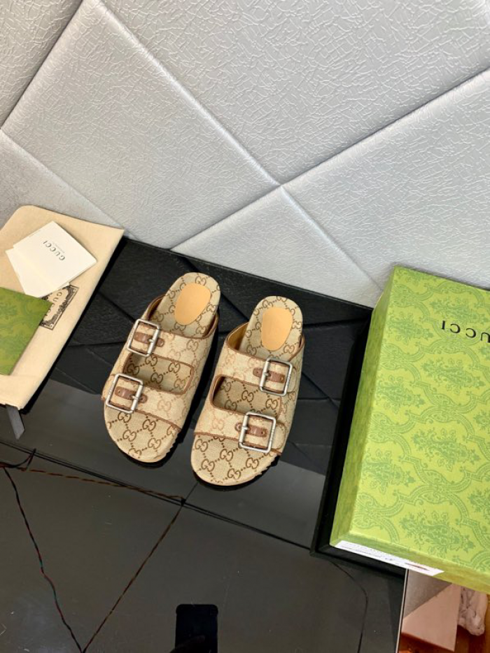 G DESIGNER SLIPPERS