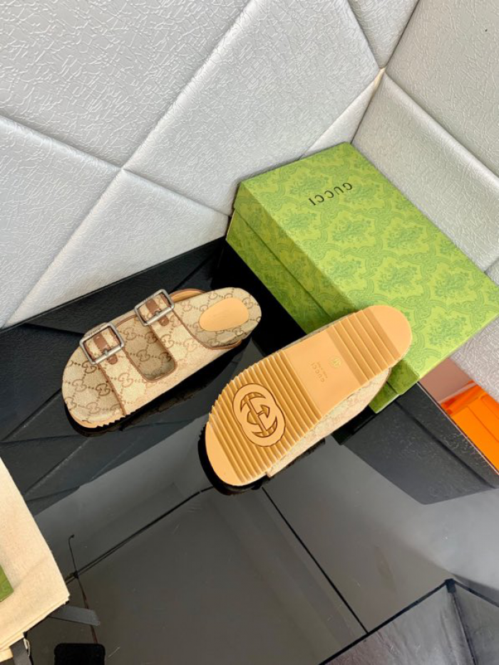 G DESIGNER SLIPPERS