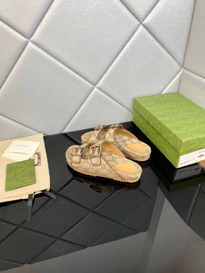G DESIGNER SLIPPERS
