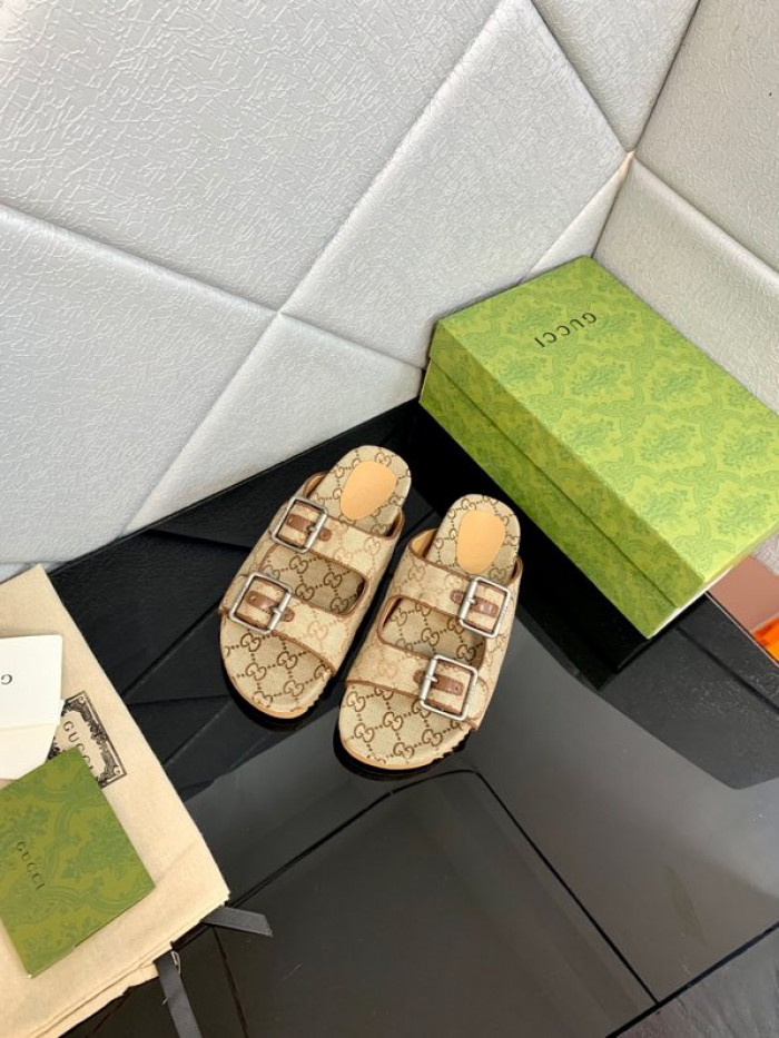 G DESIGNER SLIPPERS