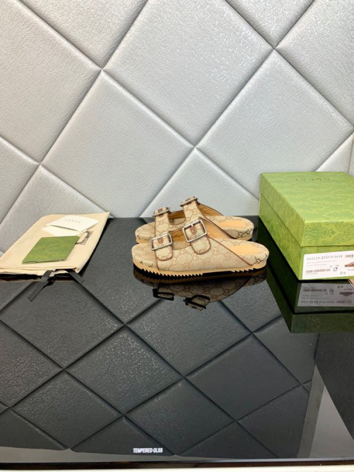 G DESIGNER SLIPPERS