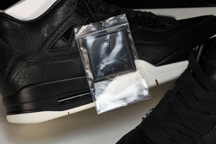 Air Jordan 4 819139-010