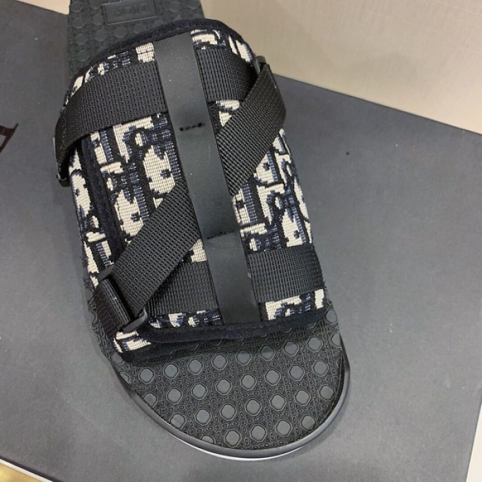DO DESIGNER SLIPPERS