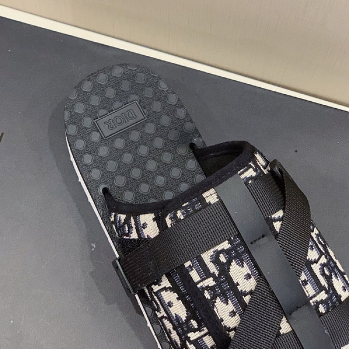 DO DESIGNER SLIPPERS
