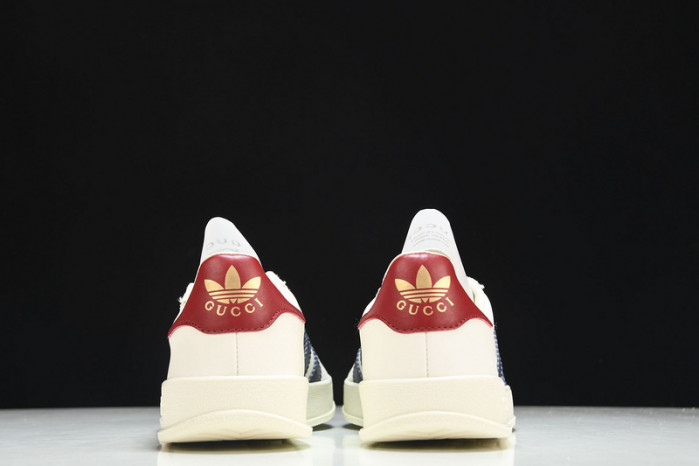 Adidas Sneaker