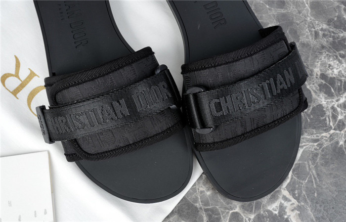 DO DESIGNER SLIPPERS