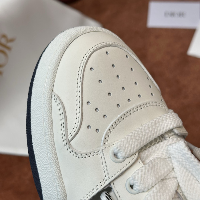 D designer sneaker