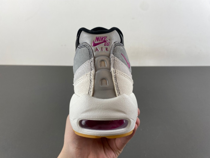 Nike SB x Air Max 95 HF7545-100