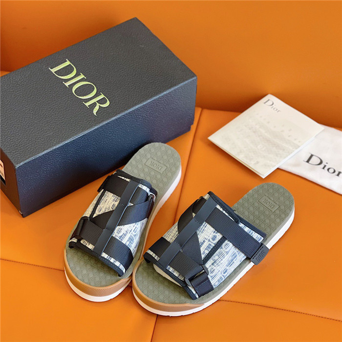 DO DESIGNER SLIPPERS