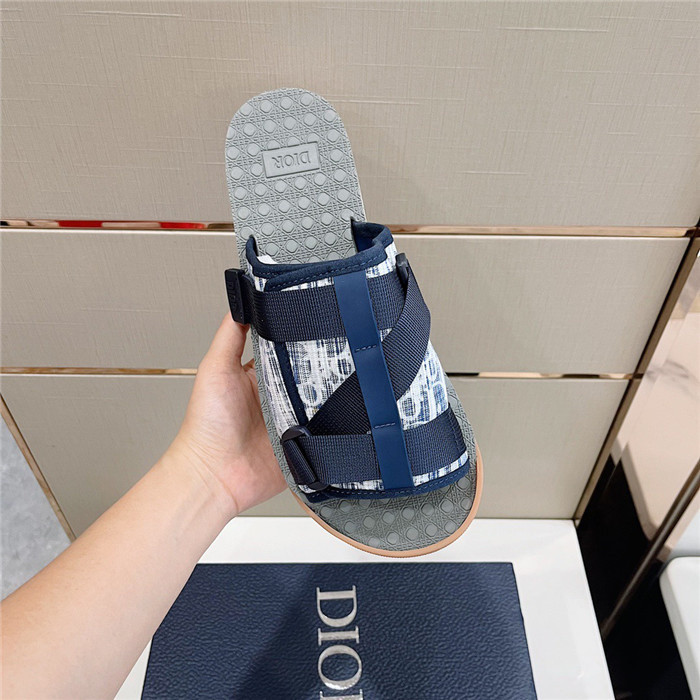 DO DESIGNER SLIPPERS