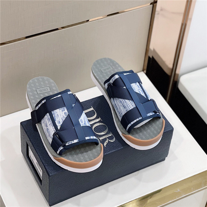 DO DESIGNER SLIPPERS