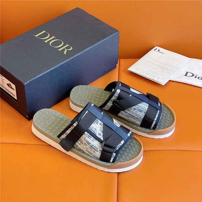 DO DESIGNER SLIPPERS