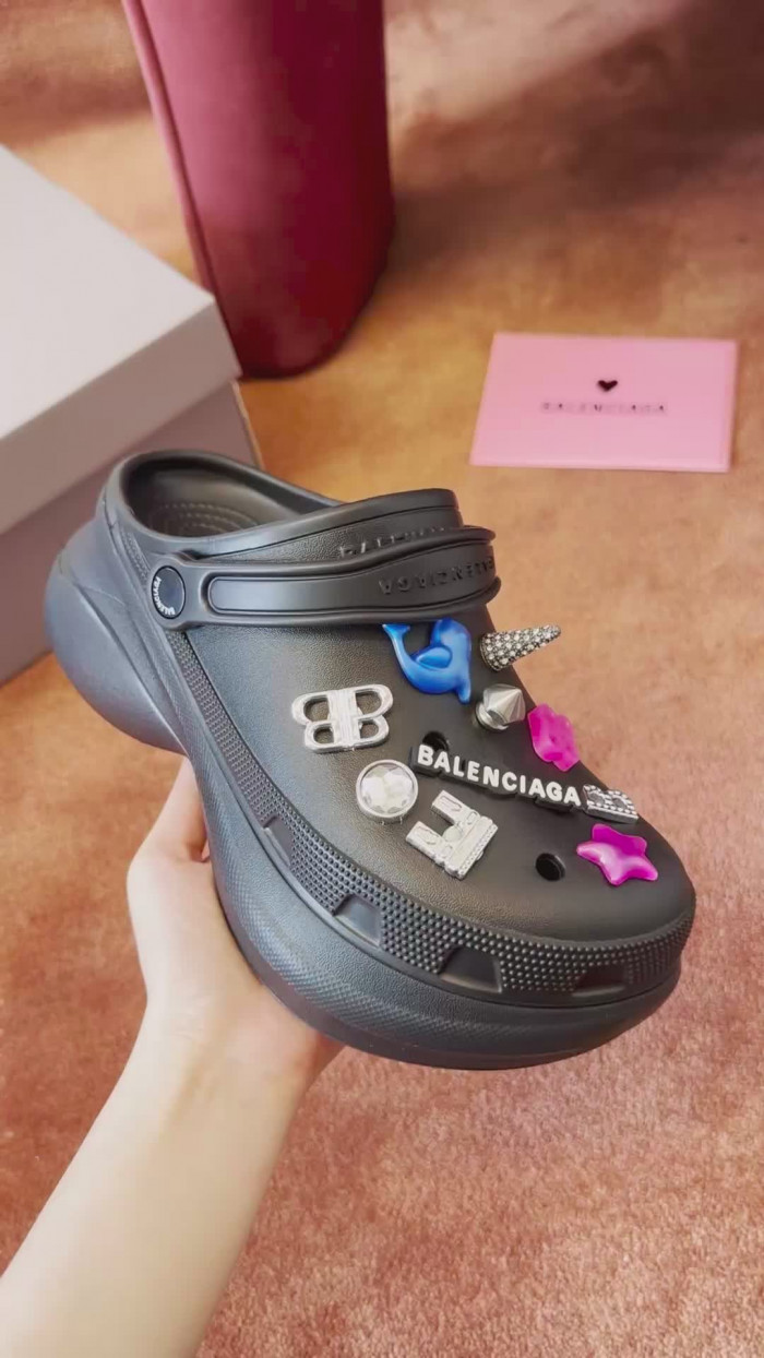 BLEN DESIGNER SLIPPERS