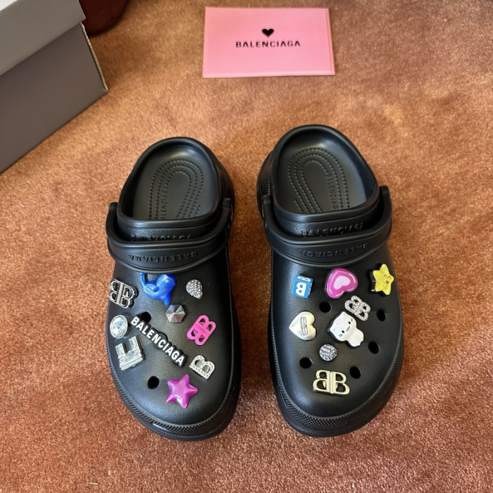 BLEN DESIGNER SLIPPERS