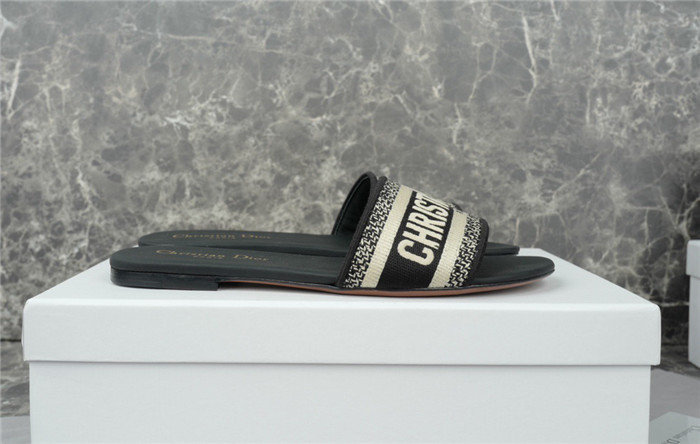 DO DESIGNER SLIPPERS