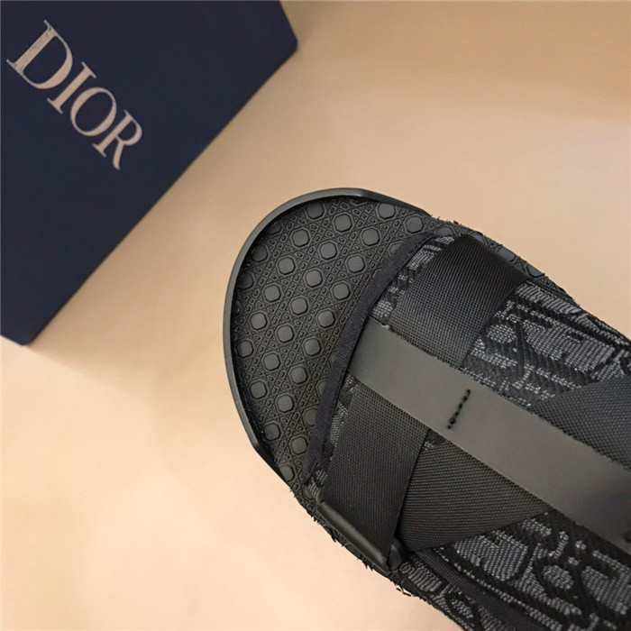 DO DESIGNER SLIPPERS