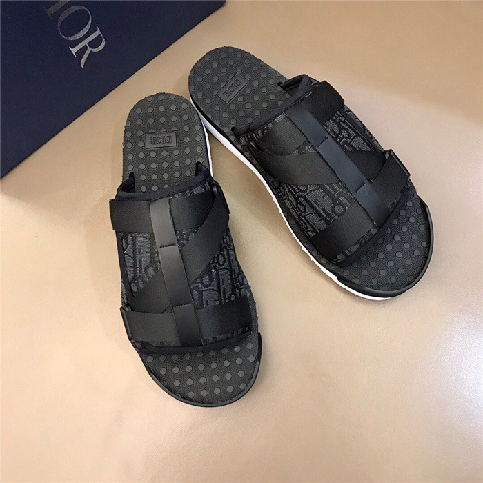 DO DESIGNER SLIPPERS