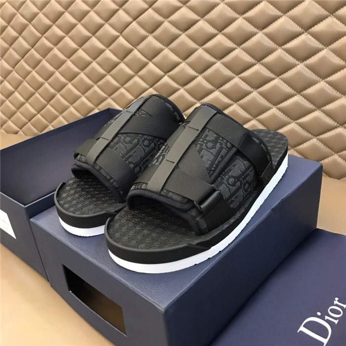 DO DESIGNER SLIPPERS