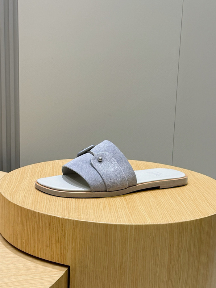 CL SLIPPERS