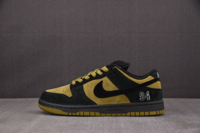 S x Nike SB Dunk Low “Camper Green” HQ8487-300