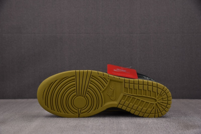 S x Nike SB Dunk Low “Camper Green” HQ8487-300