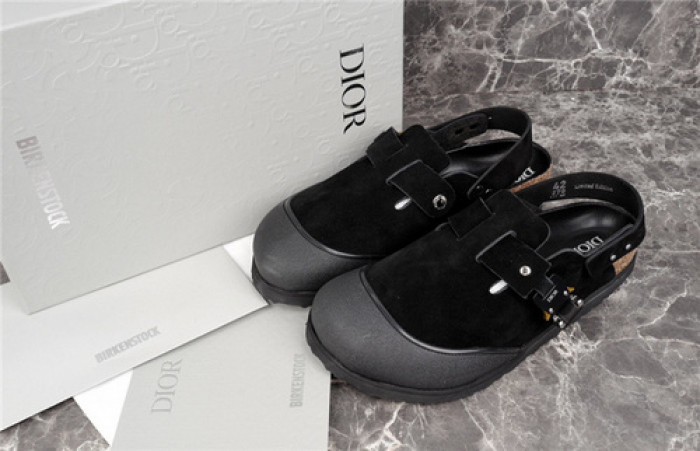 DO DESIGNER SLIPPERS