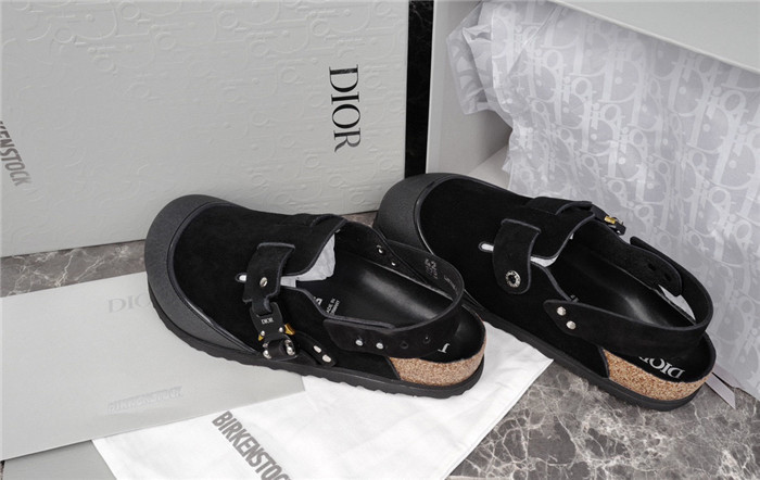DO DESIGNER SLIPPERS