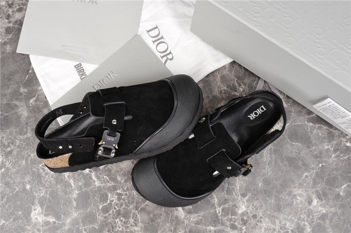 DO DESIGNER SLIPPERS
