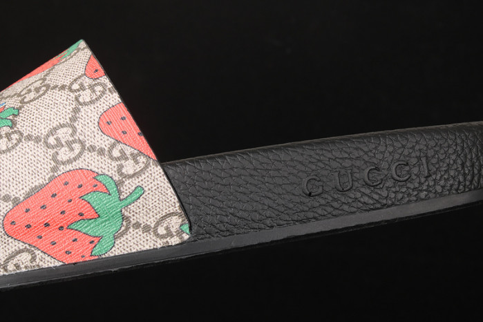 G DESIGNER SLIPPERS