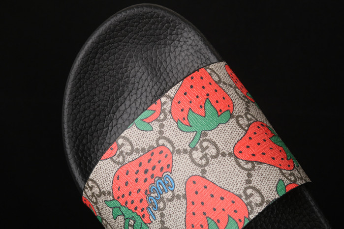 G DESIGNER SLIPPERS