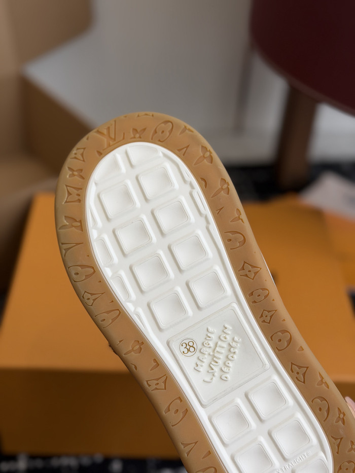 L&VT SNEAKERS