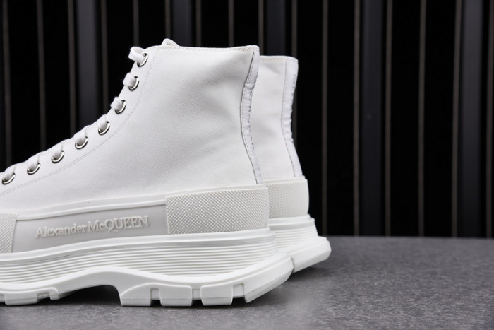 Alexander McQueen Boost white