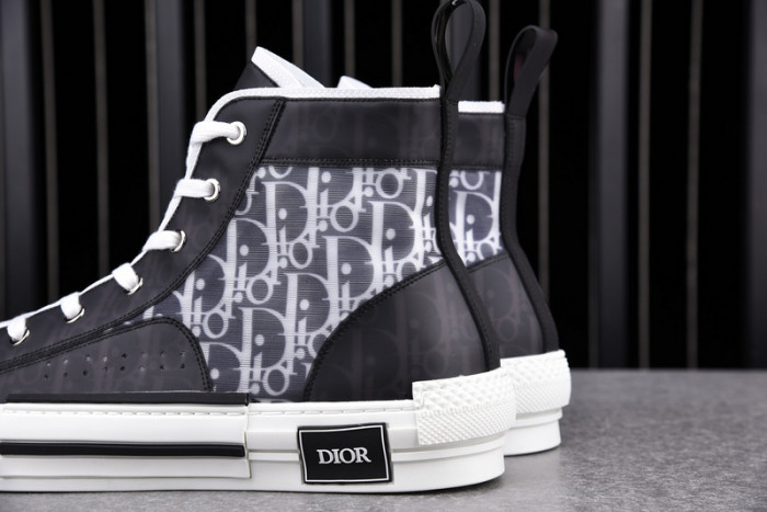 D balck/white hip-top